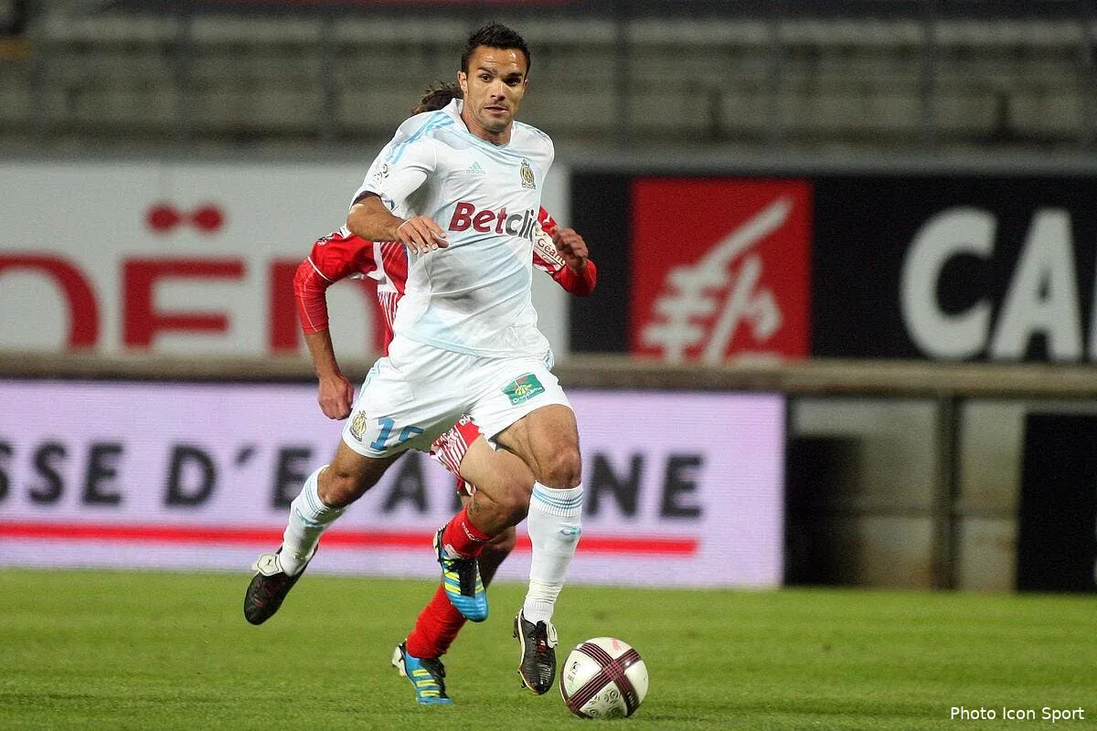 belhanda tacle morel qui n est meme pas un marseillais iconsport guy 221011 01 0427551