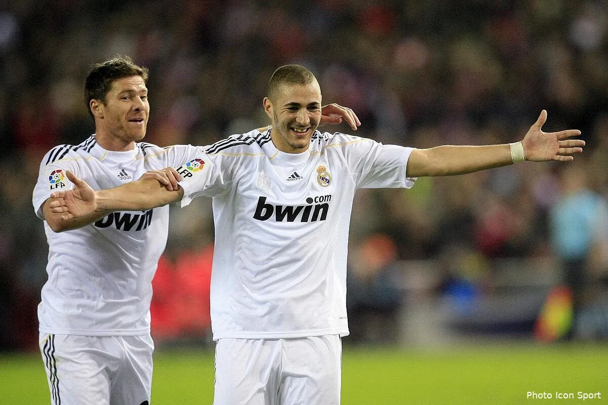 benzema recoit les felicitations d un partenaire du real madrid iconsport alf 071109 05 0577755