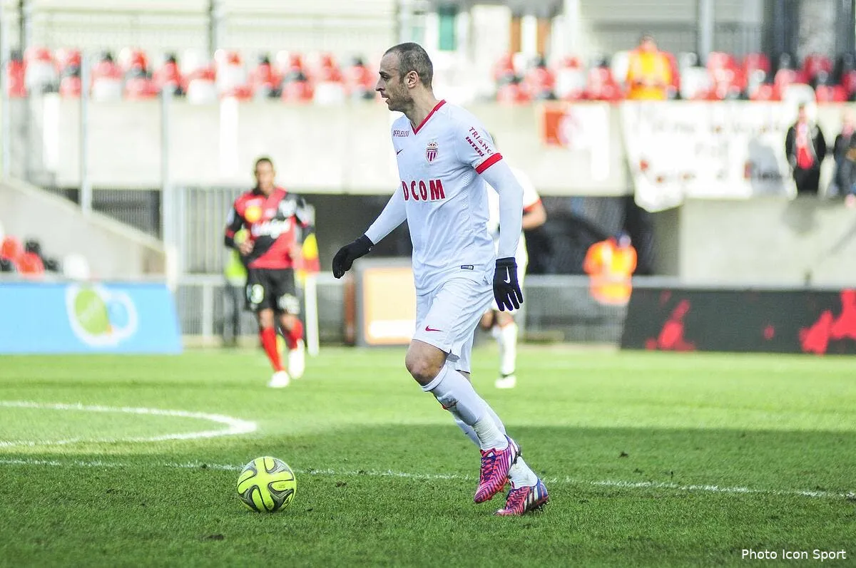 berbatov est hors du coup reconnait monaco iconsport leb 080215 10 10104753