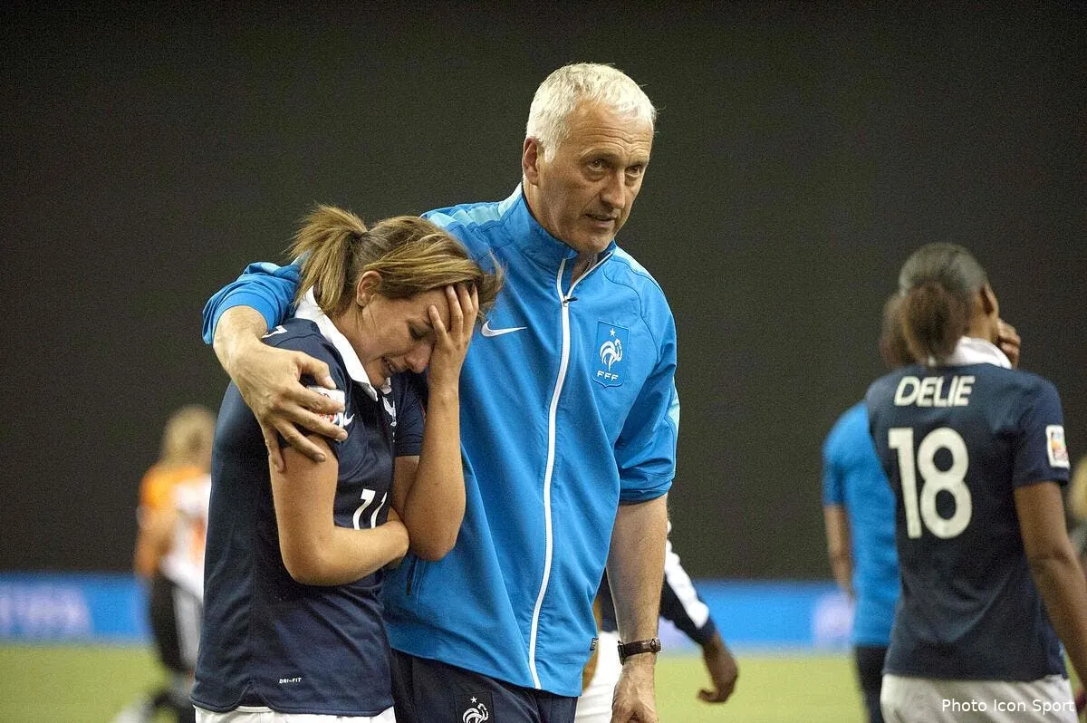 bergeroo reste coach des bleues jusqu en 2017 iconsport cat 260615 05 17114999