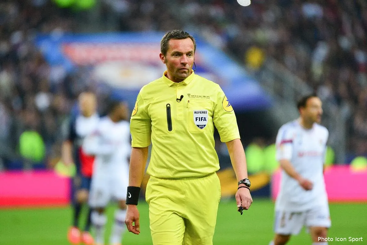 bernard pivot a son mot a dire sur l arbitre d ol psg iconsport win 190414 08 46 181225