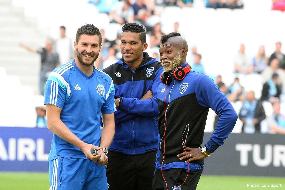 bielsa a fait un cadeau inoubliable a djibril cisse iconsport pet 230515 05 11126371