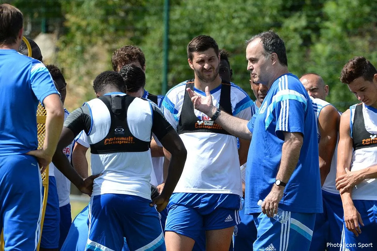 bielsa fait cadeau d un entrainement au public et aux medias iconsport pet 050714 05 11103095