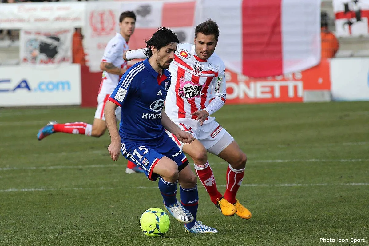 bisevac defenseur a l ol mais serbe avant tout iconsport bel 030213 08 1649377