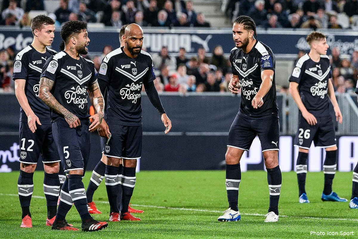 bordeaux 150 000 derobes a deux joueurs en pleine nuit icon bap 020220 93 139293265