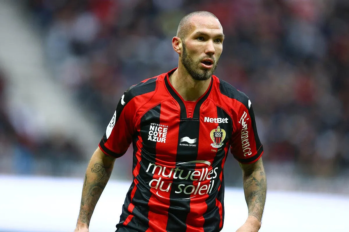 bordeaux annonce deux recrues digard en pole digard 2100055
