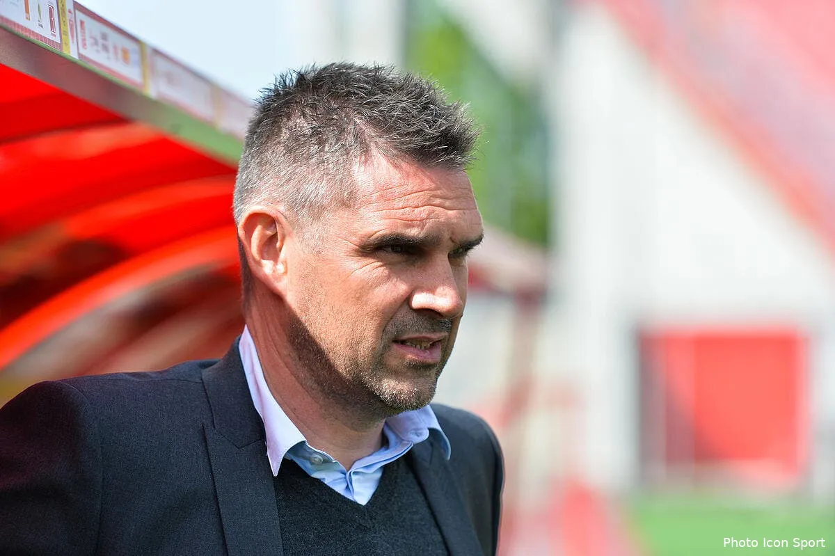 bordeaux l arbitre oublie un penalty gourvennec rage iconsport poy 300417 01 19178500