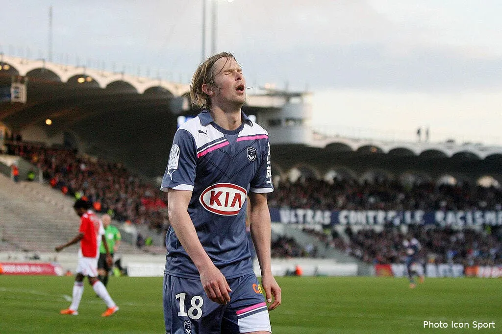 bordeaux s accroche pour garder plasil 69718 17674