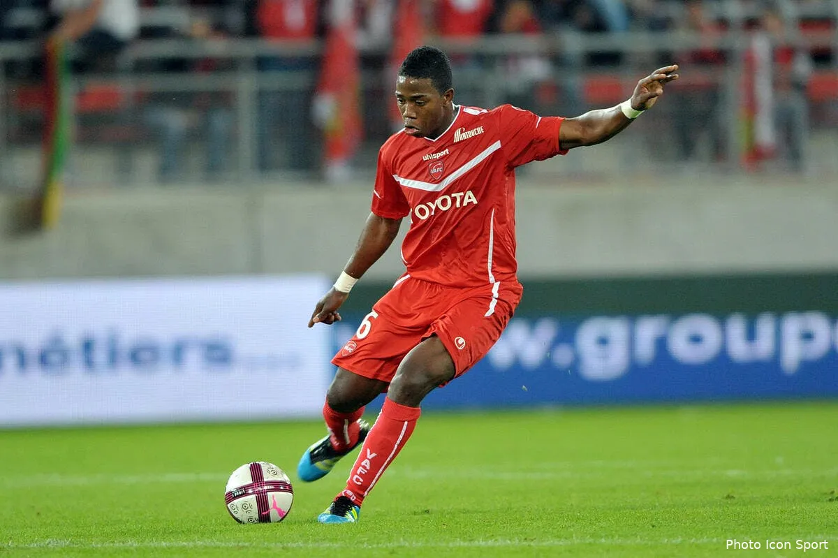 bordeaux s active aussi sur carlos sanchez et samba diakite iconsport in 260711 09 16 128280