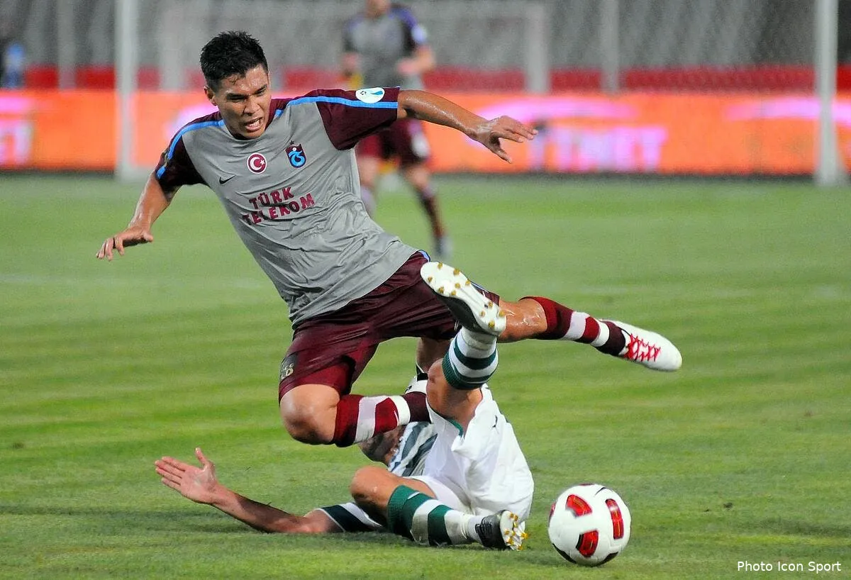 bordeaux se remue tres fort sur un attaquant colombien iconsport tur 070810 30 2535551