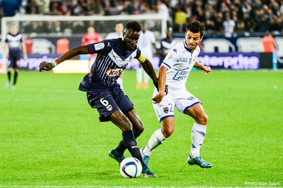 bordeaux siffle apres une victoire normal iconsport blu 251015 10 18124041