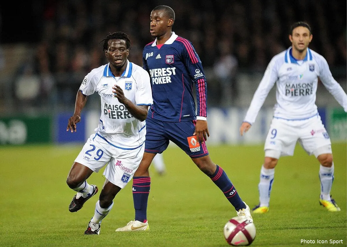 bourgoin pret a ceder ndinga a l ol iconsport per 271111 01 0127879