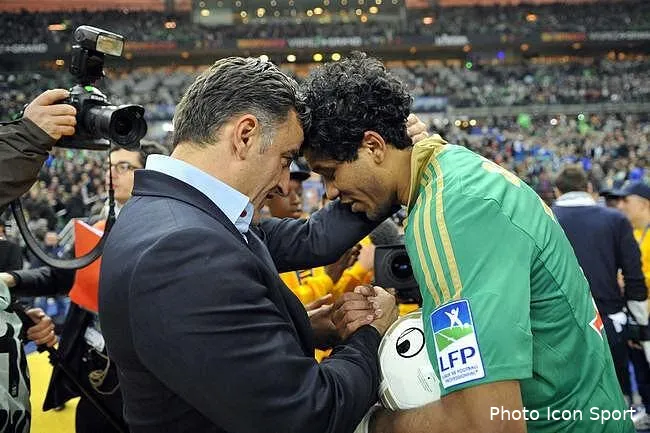 brandao ca se corse pour son depart de l asse l asse pousse brandao tres fort vers la sortie iconsport noe 200413 03 03 8586587831