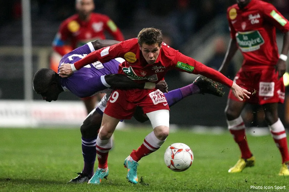 brest en panne de vent reste encore en rade iconsport blo 271012 01 0141641