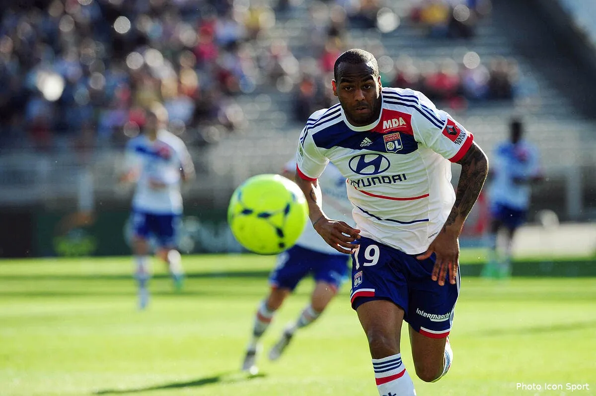 briand refuse deux offres pour rester a l ol iconsport jpt 140413 77 2364757