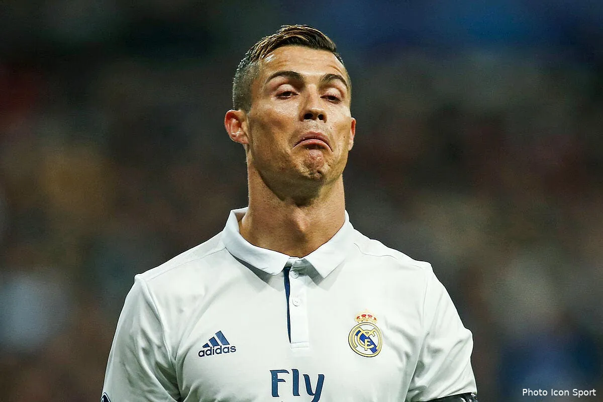 but refuse puis accorde a cristiano ronaldo le ridicule bide de l arbitrage video iconsport mis 071216 17 13164378