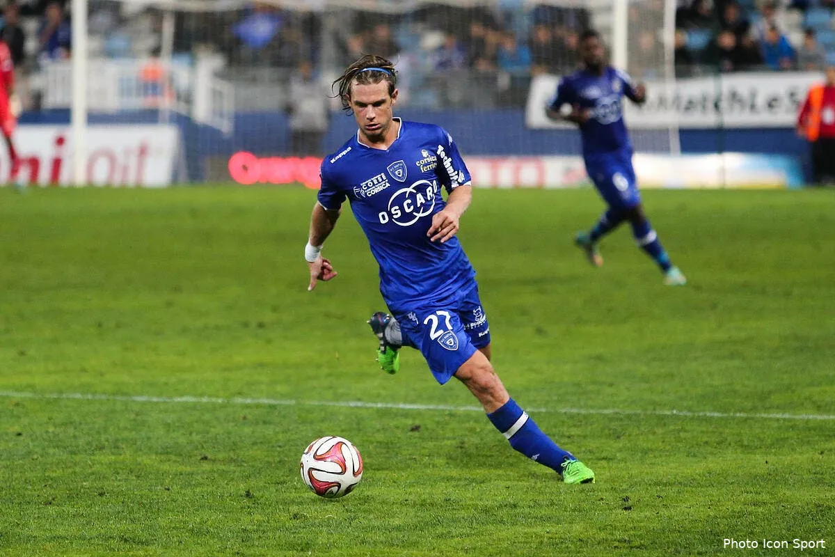 c est petit de la part des lyonnais iconsport mae 221114 02 1197525