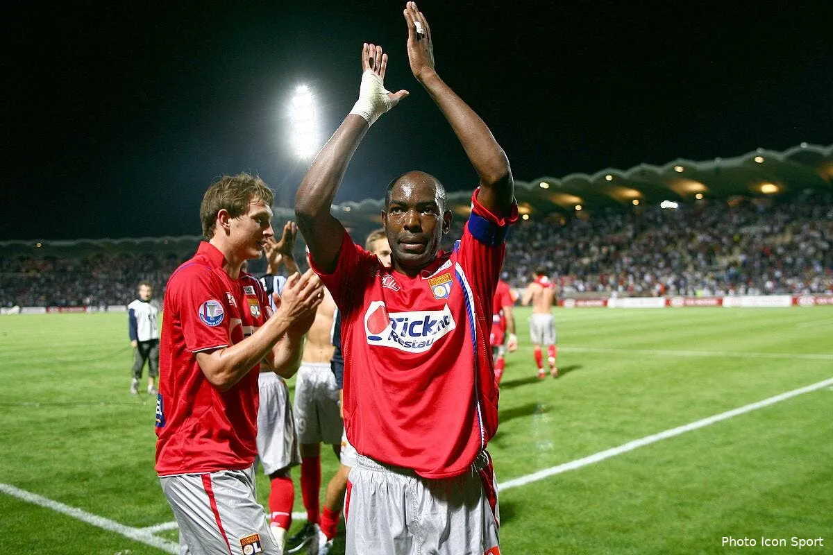 cacapa distille ses conseils d ancien a l ol pour la finale iconsport per 200806 74 3033626