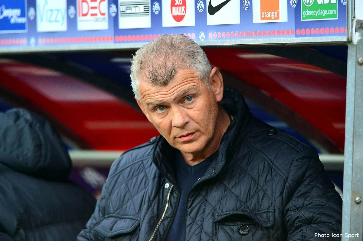 caen va prolonger son faiseur de miracle jusqu en 2017 iconsport win 250415 05 19111677