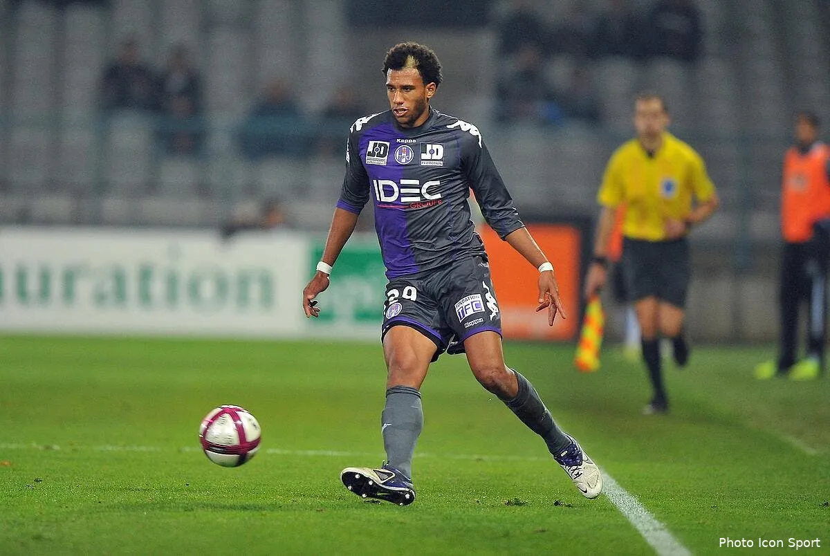 capoue n est pas bling bling mais plait au psg iconsport win 061111 23 2329137