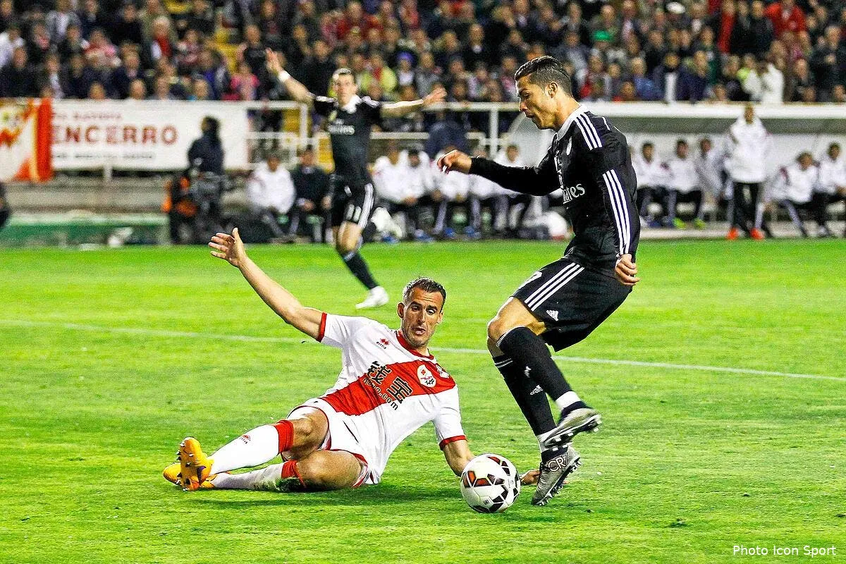 carton jaune et suspension annules pour cristiano ronaldo ronaldo 35108613