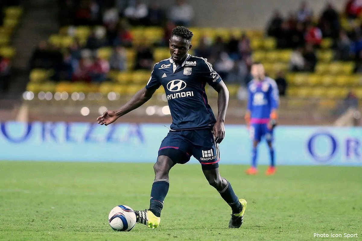 catastrophique neant yanga mbiwa se lache a l ol iconsport hao 161015 15 104123665