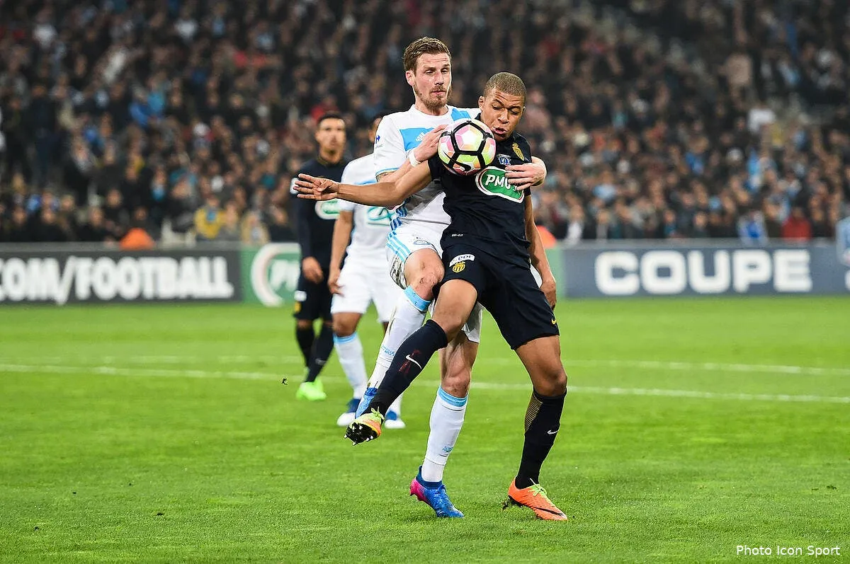 cdf monaco sort l om apres un match fou iconsport dim 010317 01 12172396