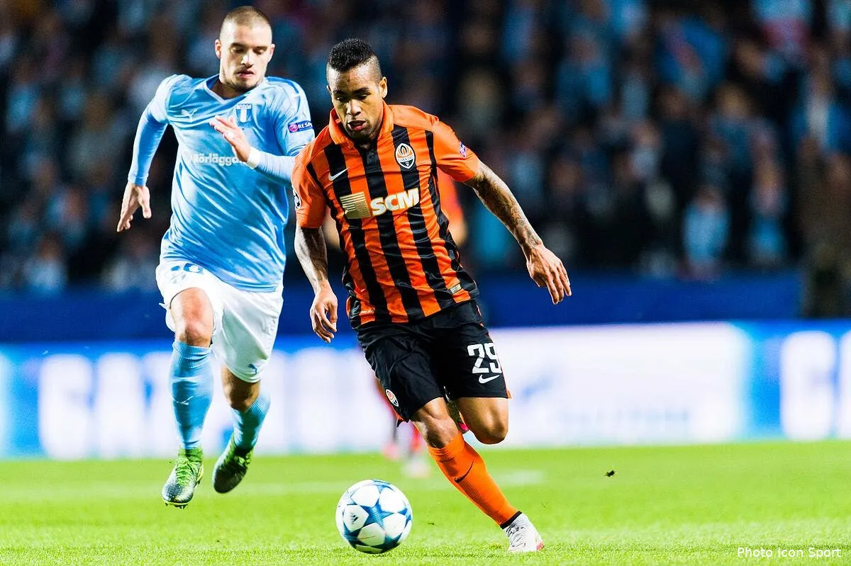ce buteur bresilien fier de l interet du psg alex teixeira126621