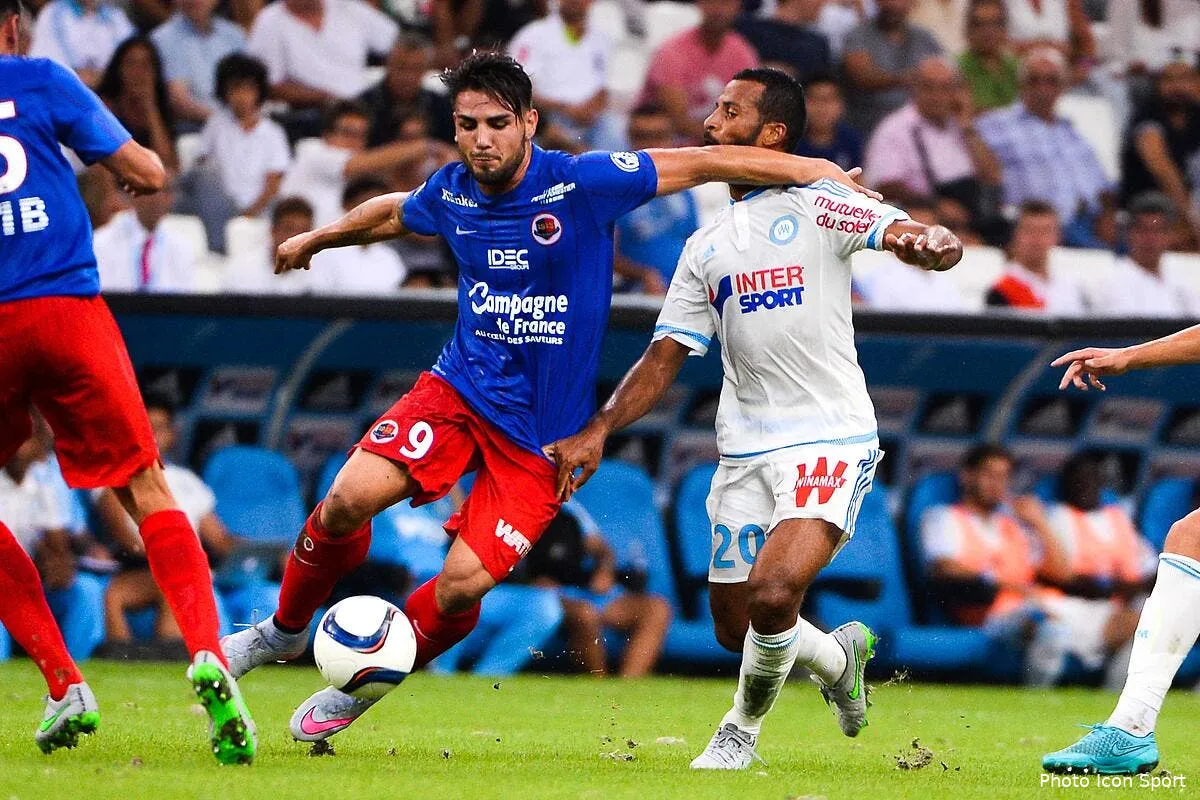 ce buteur de l1 qui pense tres fort a l om iconsport pet 080815 02 09124463