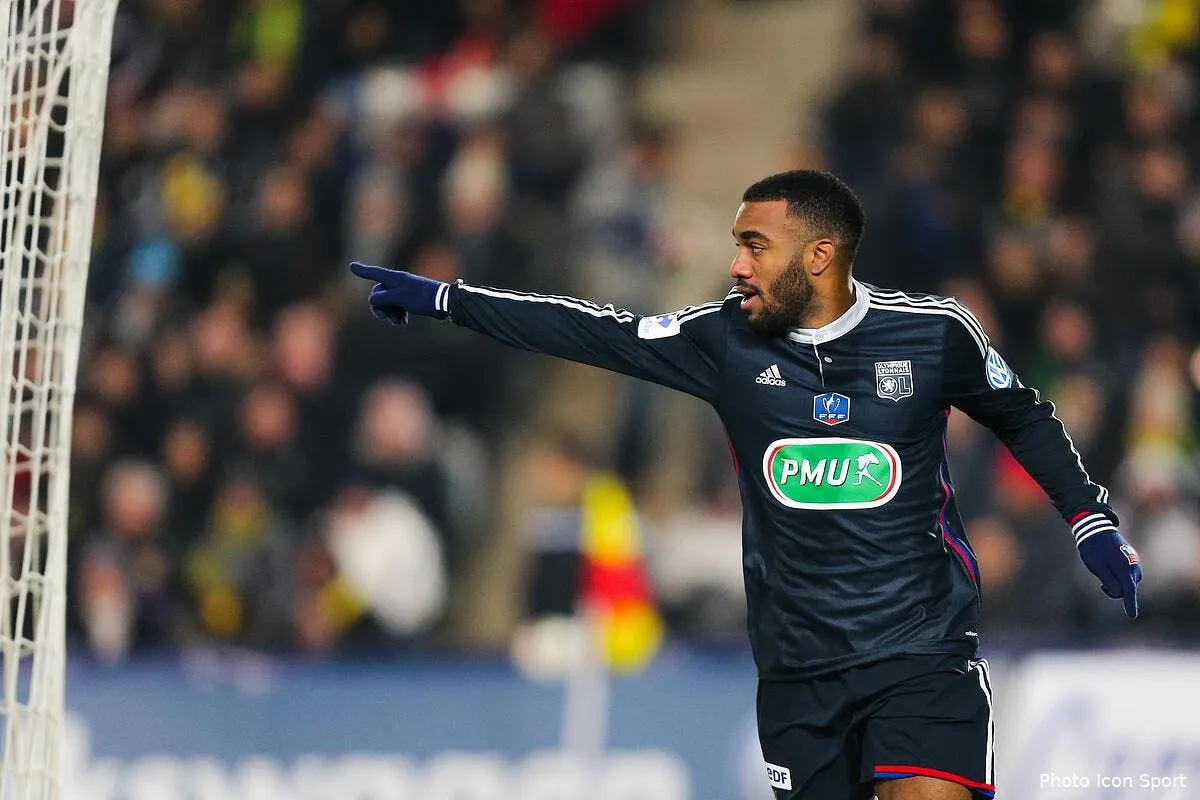 ces six clubs qui veulent recruter la machine a buts de l ol iconsport vmi 200115 09 25102277