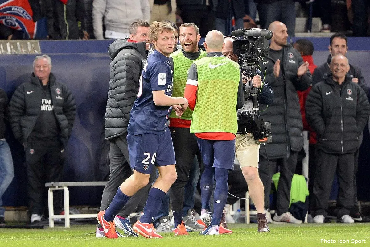 chantome se fait tailler par riolo pour avoir crache sur le psg iconsport spp 210413 04 0259363