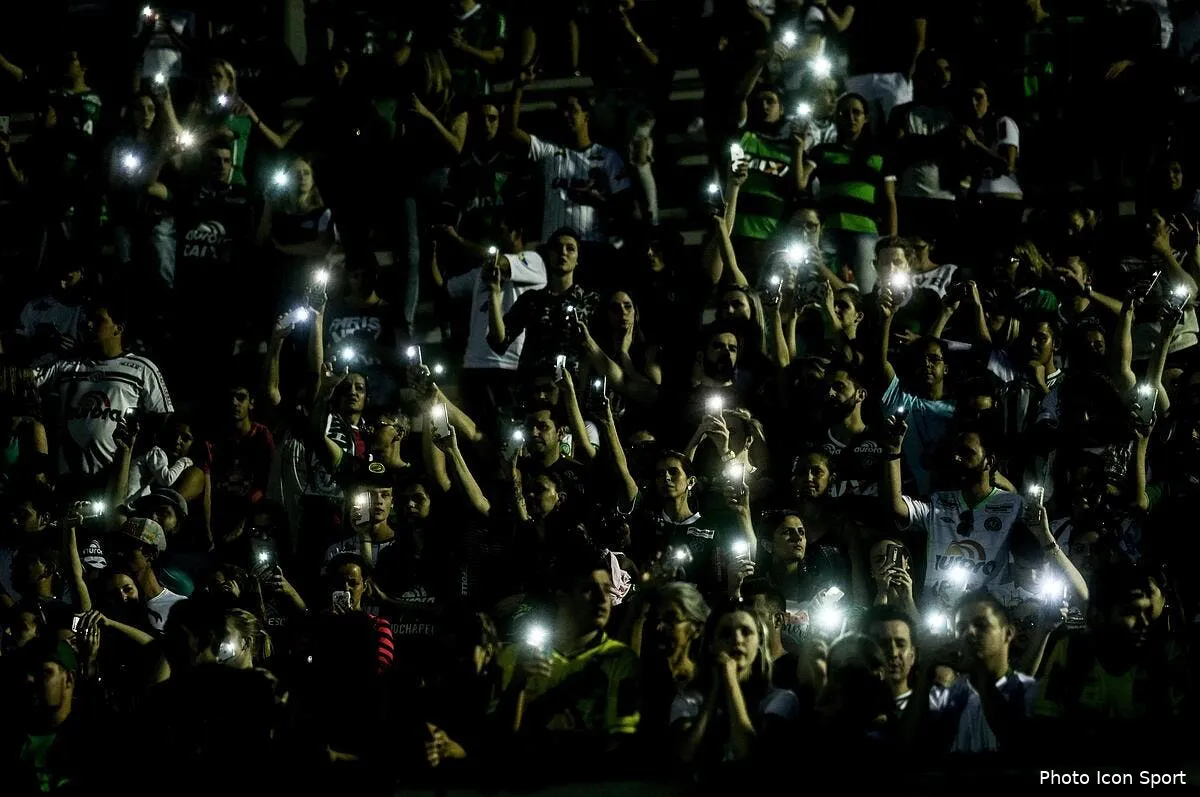 chapecoense remporte la copa sudamericana a titre posthume iconsport vis 301116 51 19163082