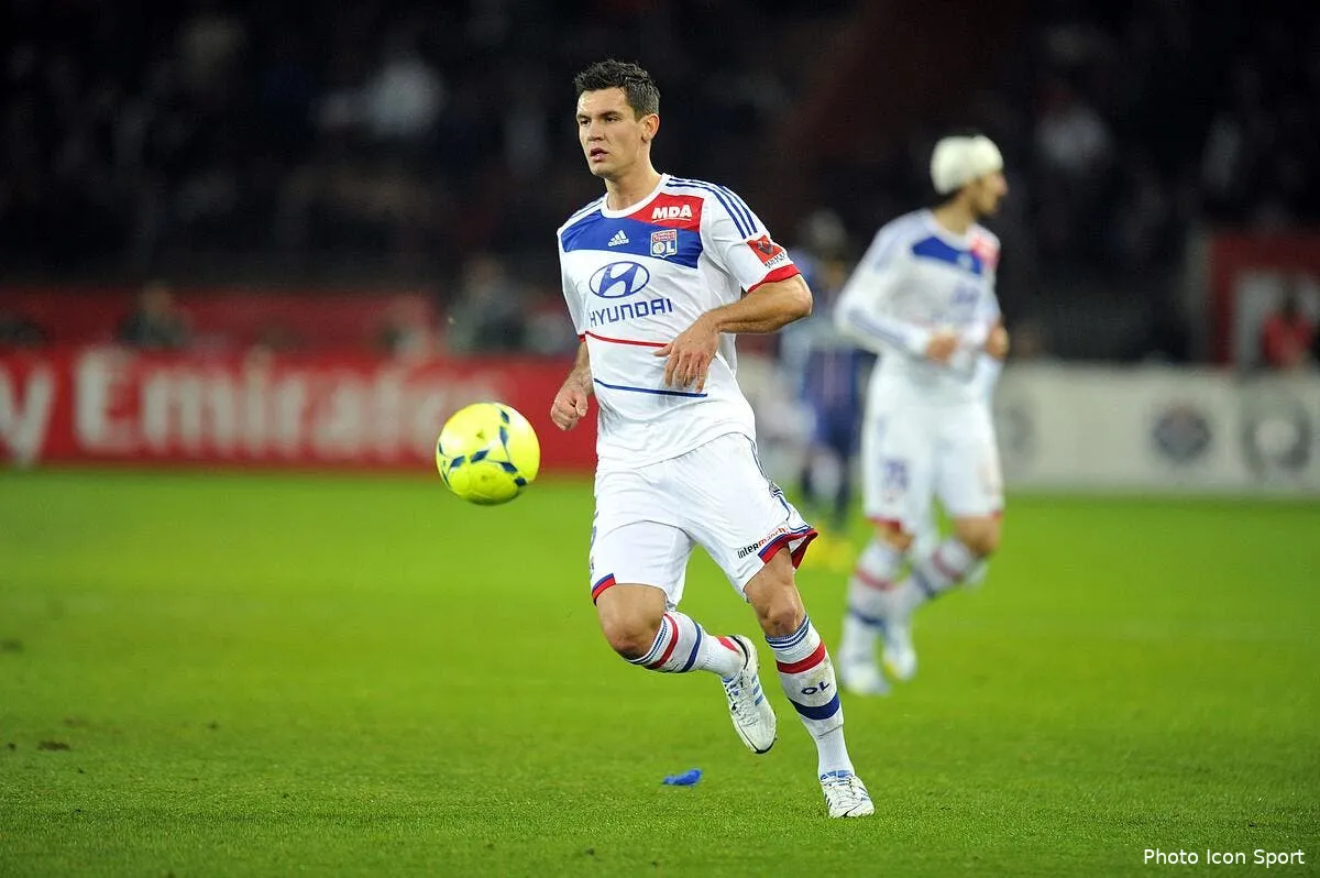 chelsea fait les yeux doux a lovren iconsport noe 161212 08 2345911