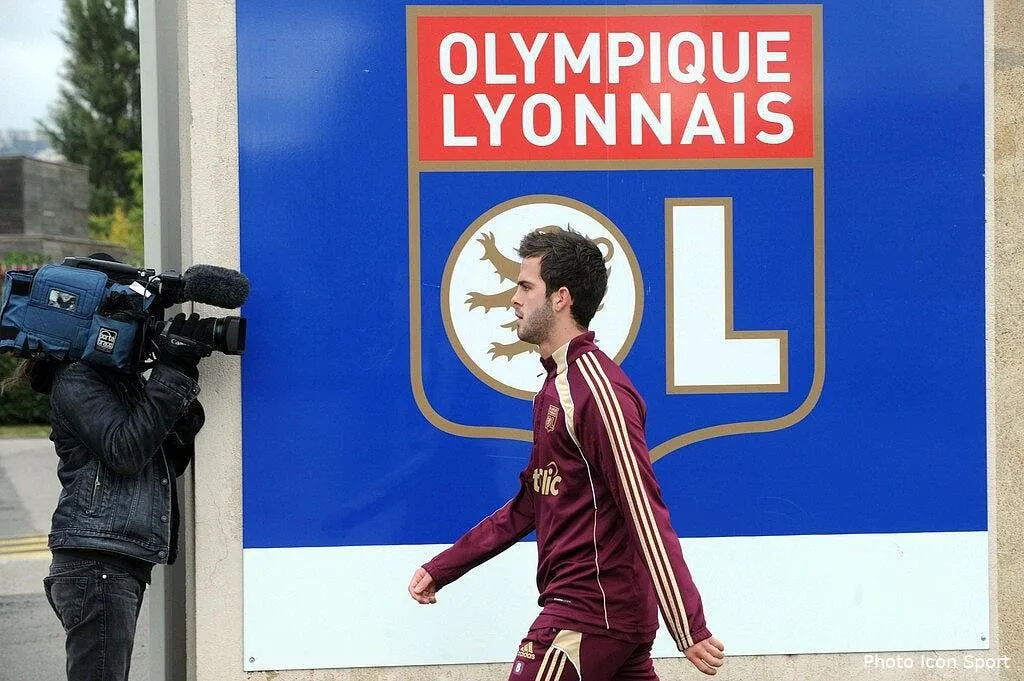 chelsea jette un il sur pjanic 62799 12003