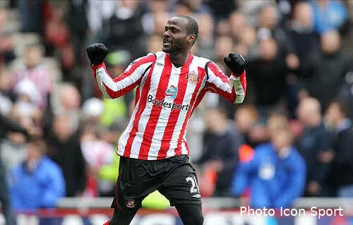 chimbonda fait du pied a l ol 13174