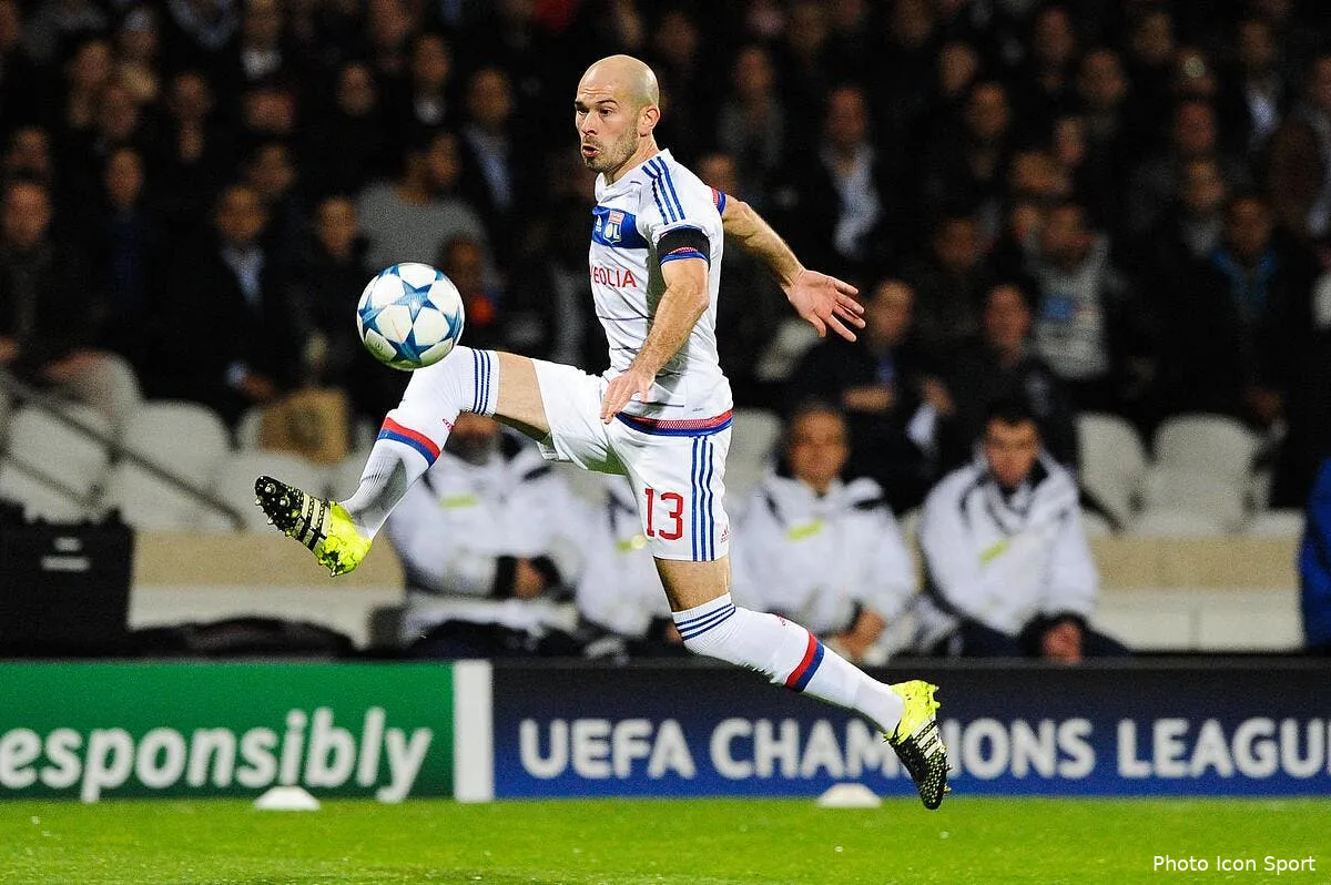 christophe jallet blesse et forfait deux mois avec l ol iconsport jpt 041115 01 03 1126263