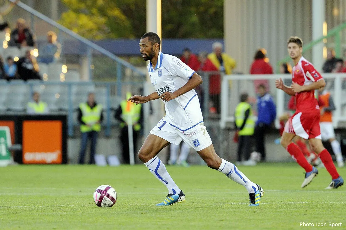 cisse aimait l om mais pas le banc de touche iconsport gad 270811 801 2823938