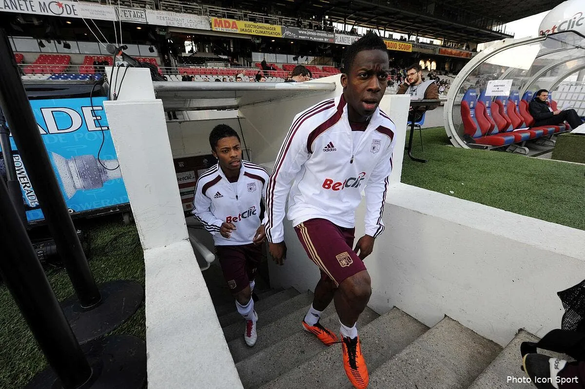 cissokho et ses problemes de dents c est fini iconsport jpt 060311 11 0120421
