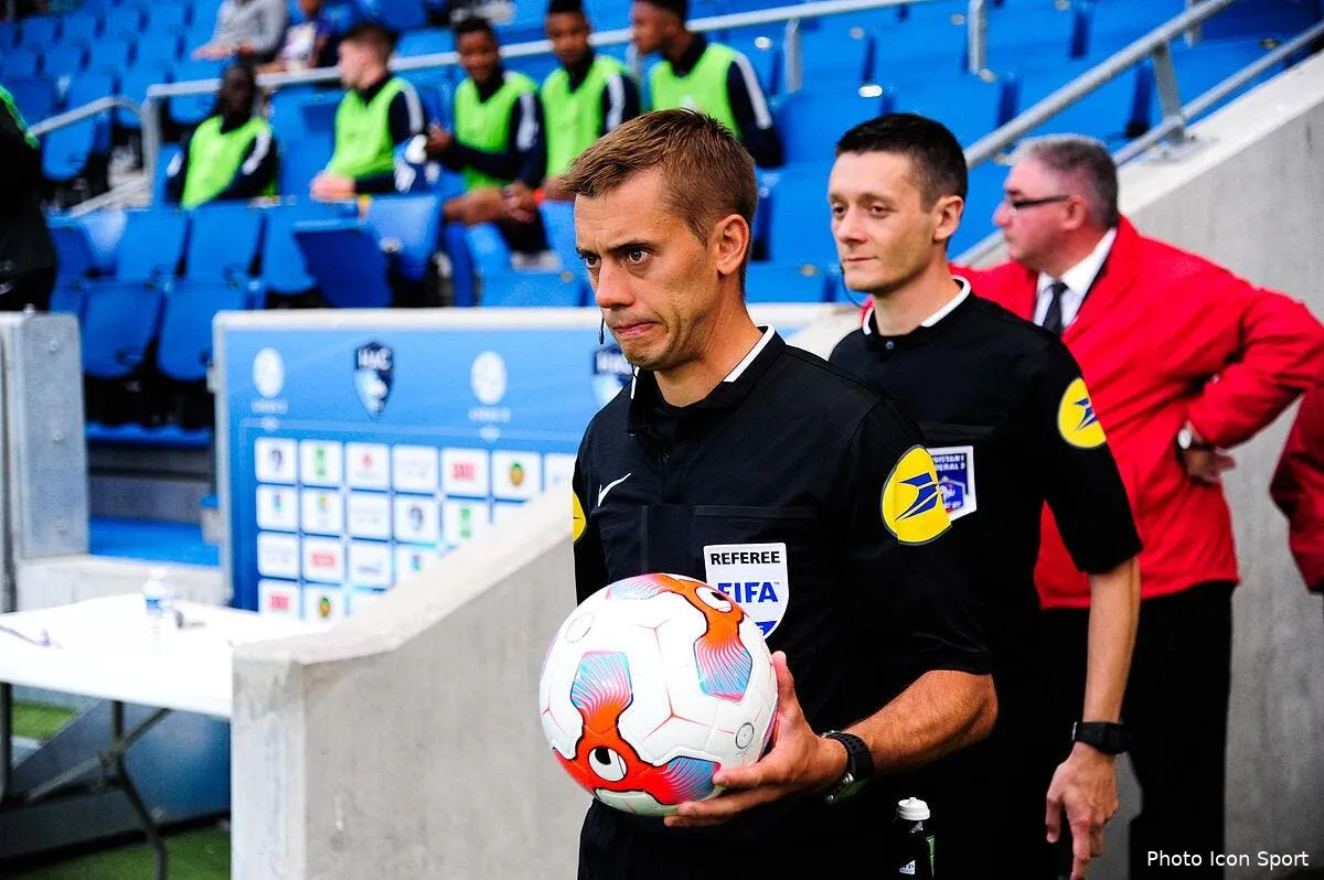 clement turpin seul arbitre francais pour l euro 2016 iconsport win 070815 08 03128121