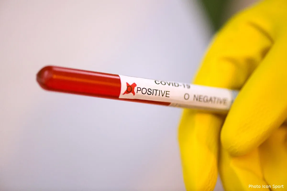 coronavirus les supporters de l om a fond derriere le professeur raoult icon mis 220320 bf94281663