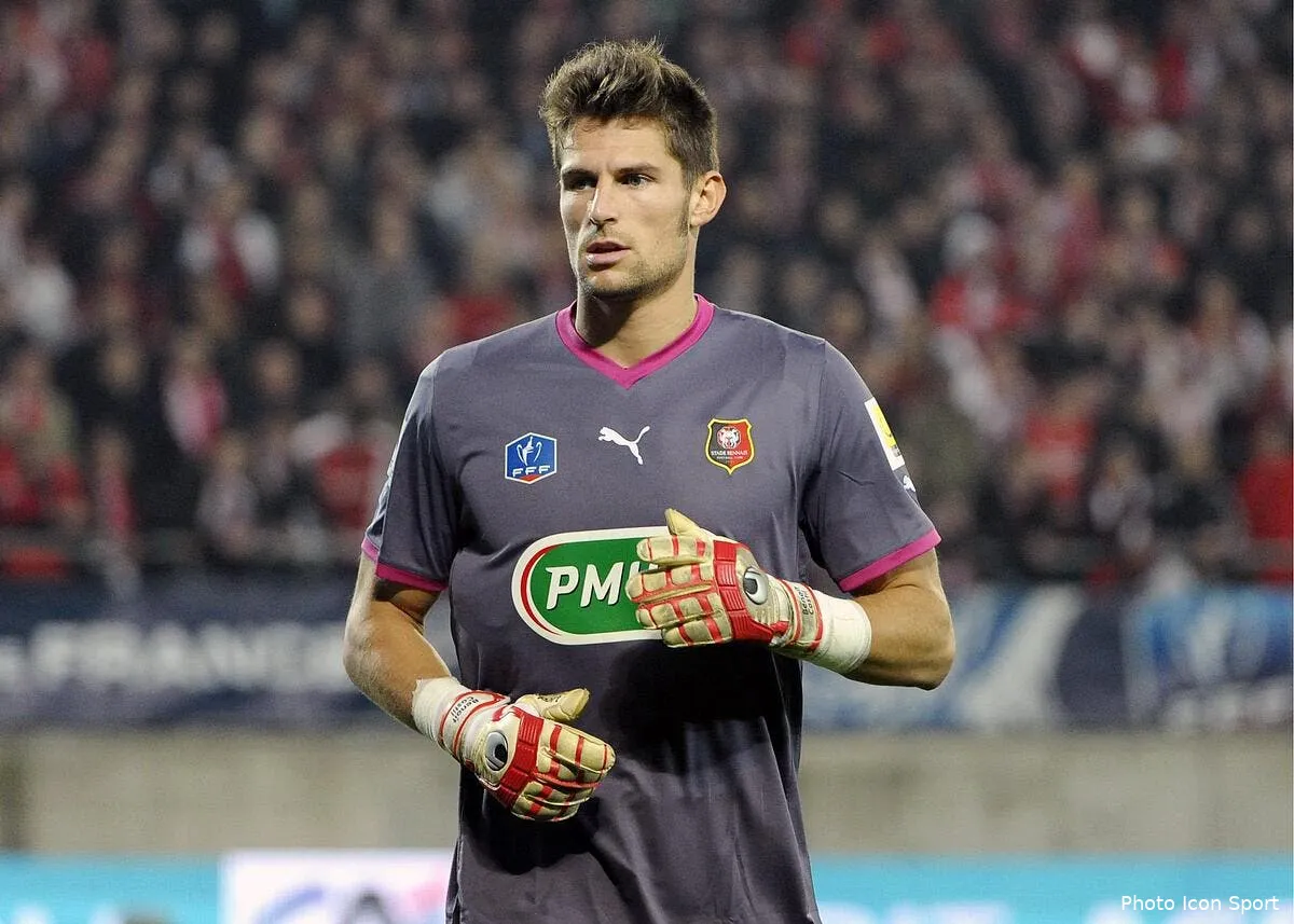 costil est conscient d avoir eu chaud sur le penalty refuse a l ol iconsport por 210312 23 3533163