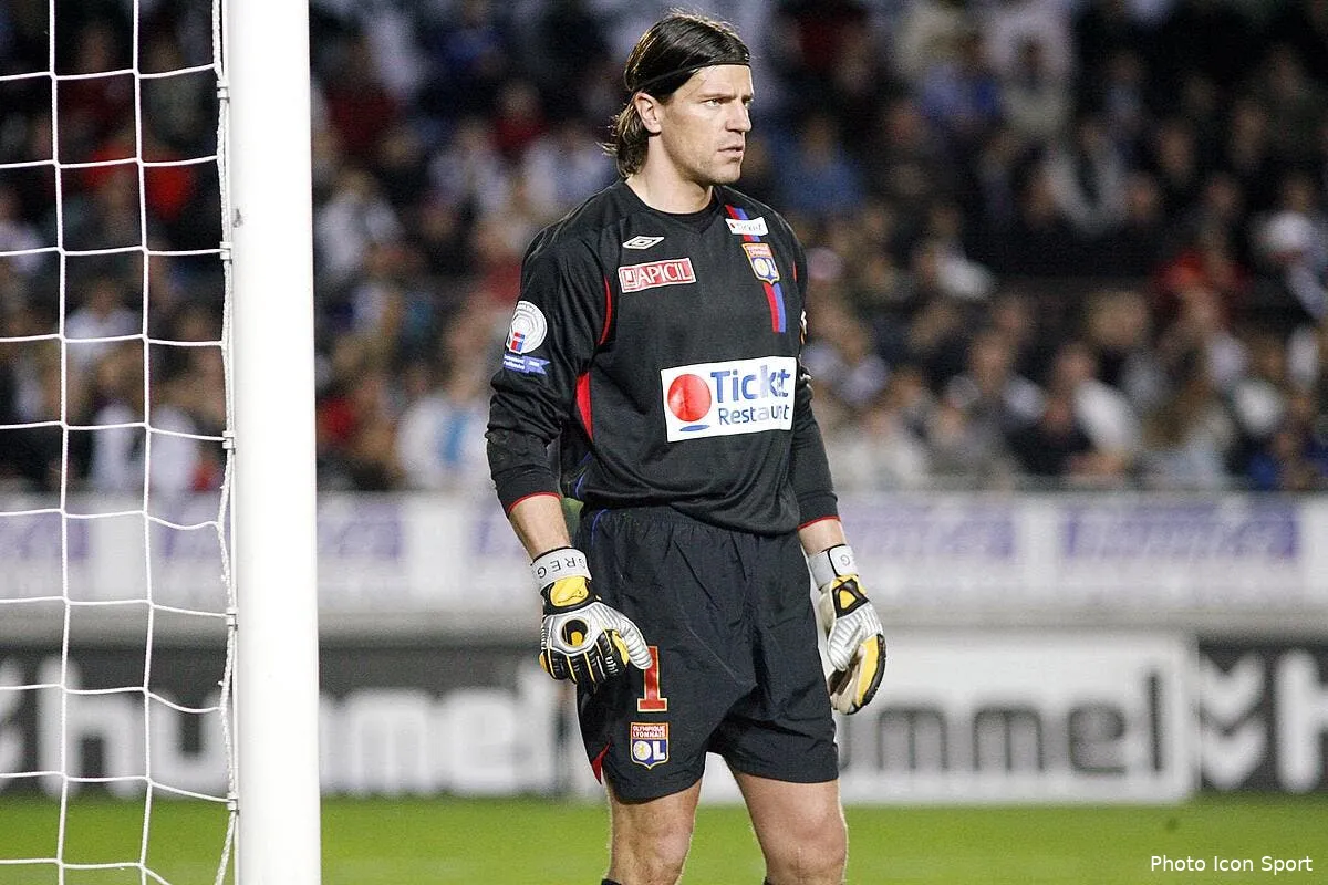 coupet mise une piece sur la qualification de l ol iconsport cai 190408 85 5864315