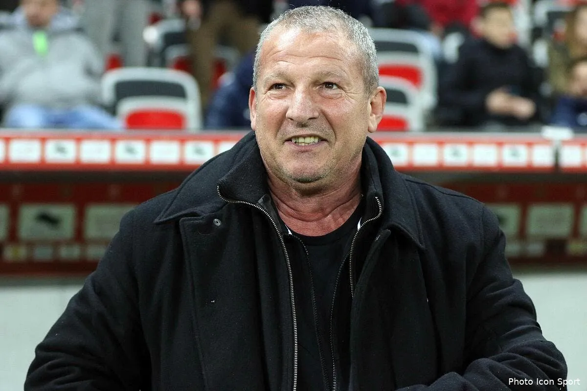 courbis se comporte en seigneur avec son remplacant iconsport hao 181215 15 60129105