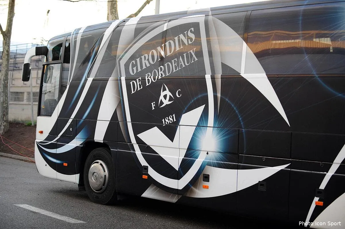 covid 19 le bus de bordeaux prete pour deplacer des soignants icon oap 300310 06 05282031