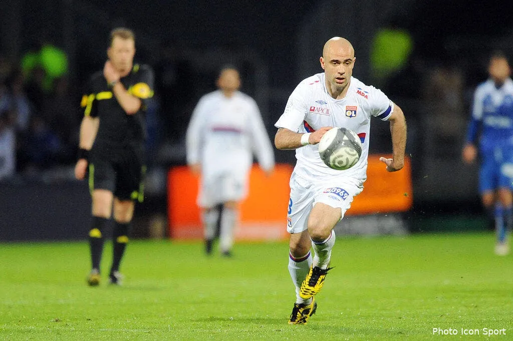 cris evoque un depart possible de l ol au mercato 55972 8811