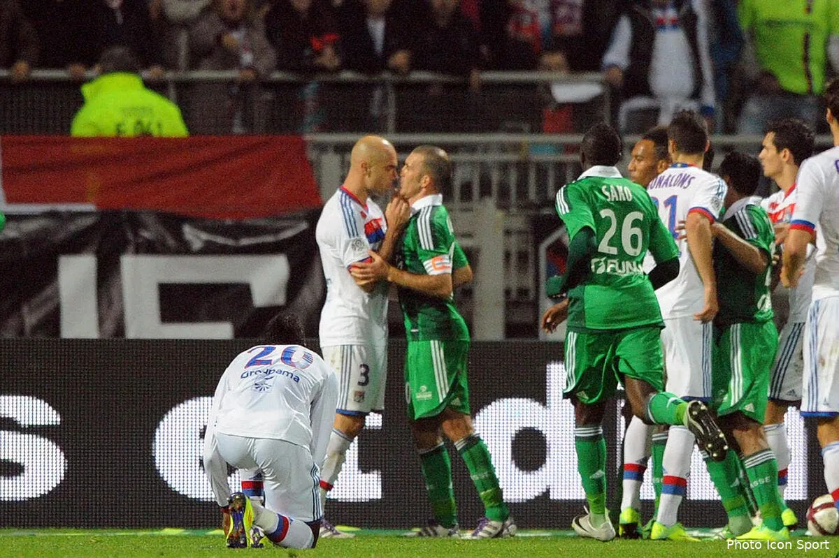 cris presente les excuses des joueurs de l ol a saint etienne iconsport jpt 291011 41 0734451