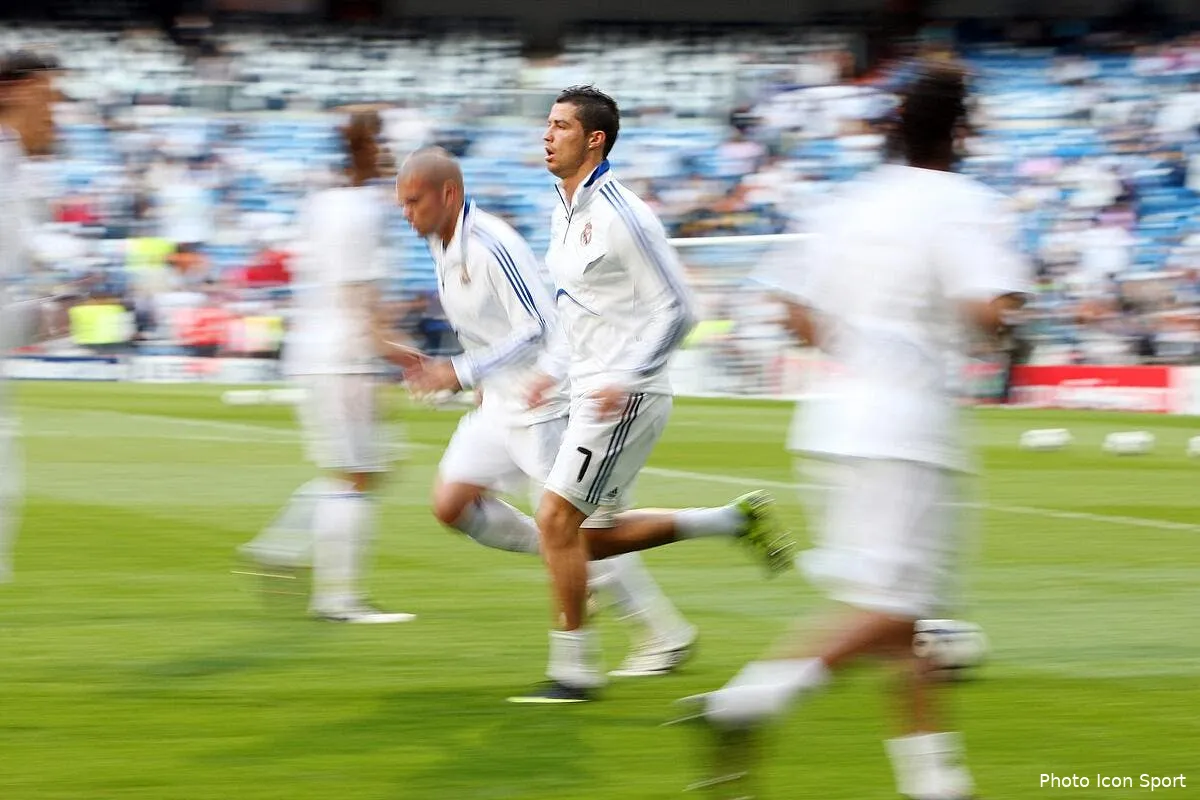 cristiano ronaldo accelere mais ne fait pas la course avec messi iconsport blo 270411 66 0719085