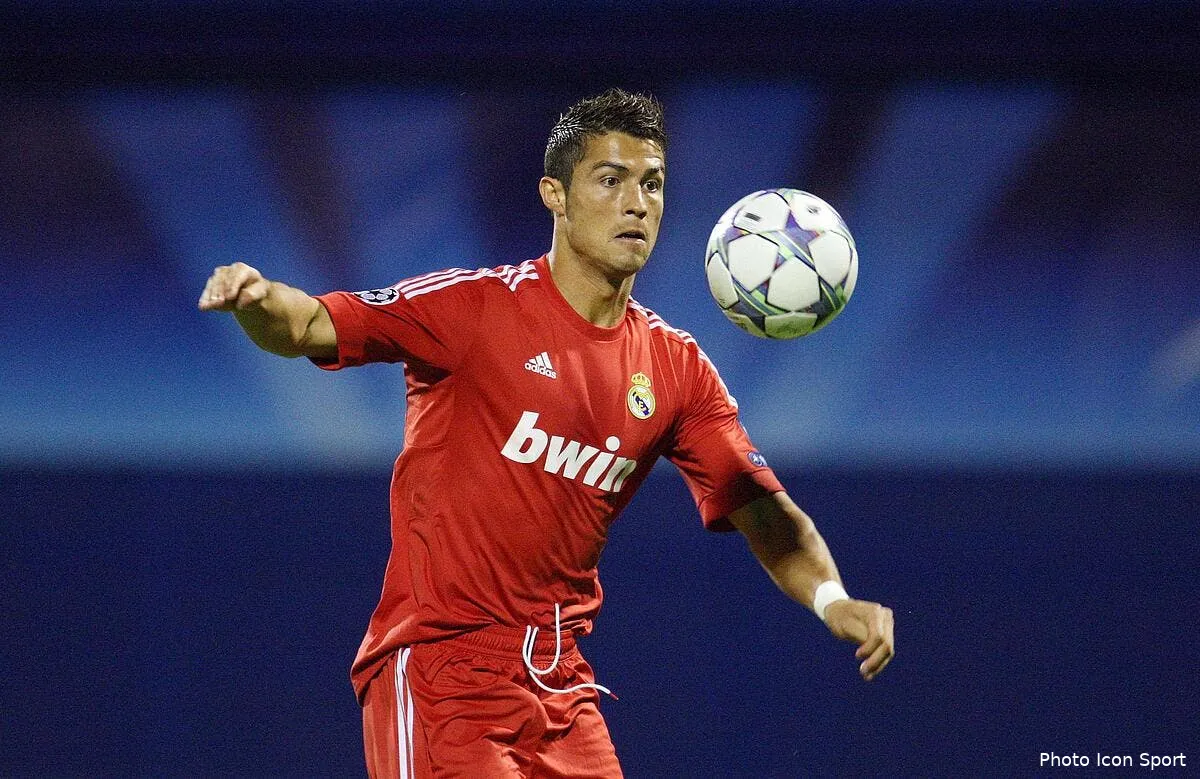 cristiano ronaldo echappe a la punition iconsport pxl 140911 05 0524786