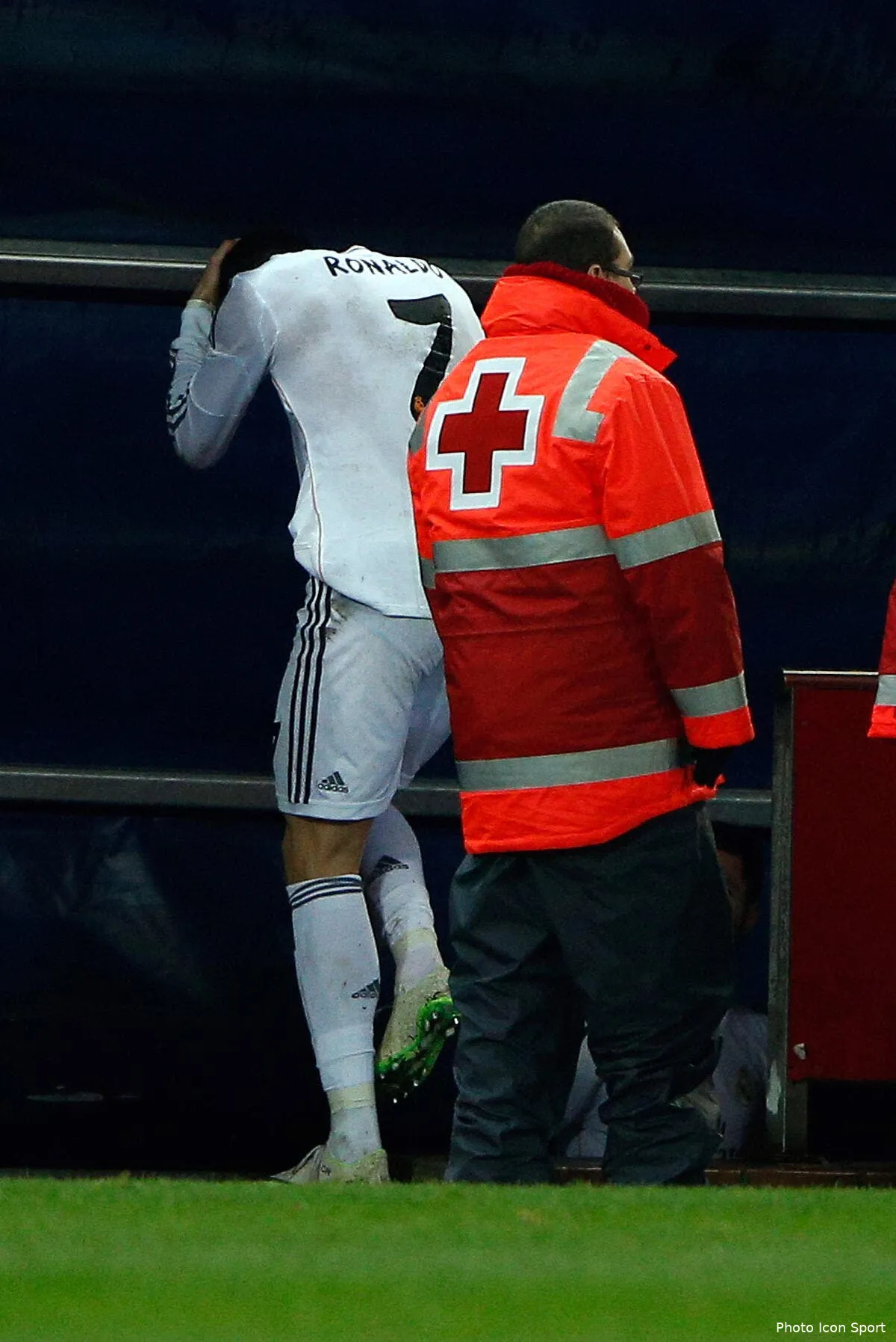 cristiano ronaldo n avait qu a avoir mal iconsport lof 110214 25 1776441