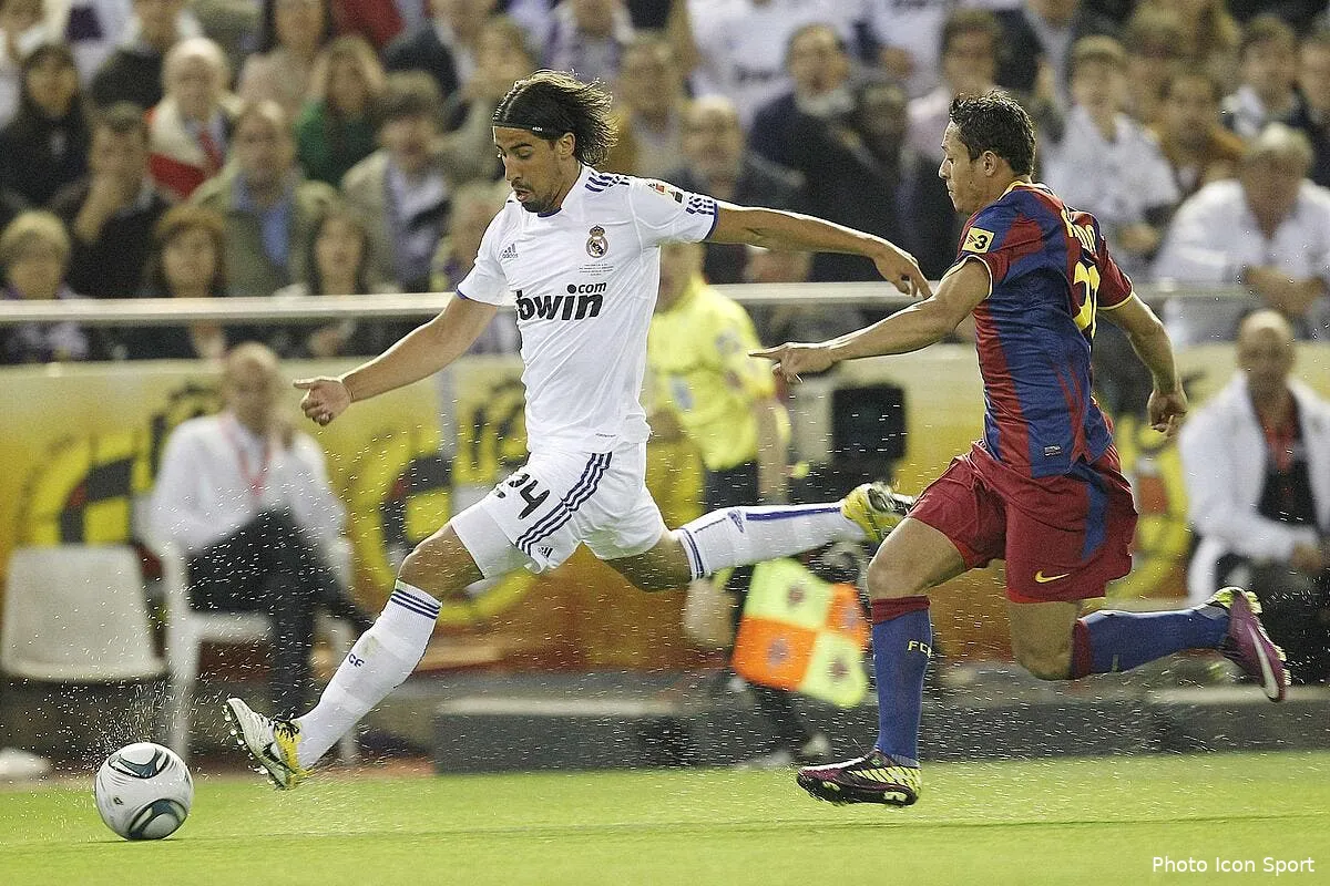 cristiano ronaldo offre la coupe au real madrid iconsport alf200411 00118293